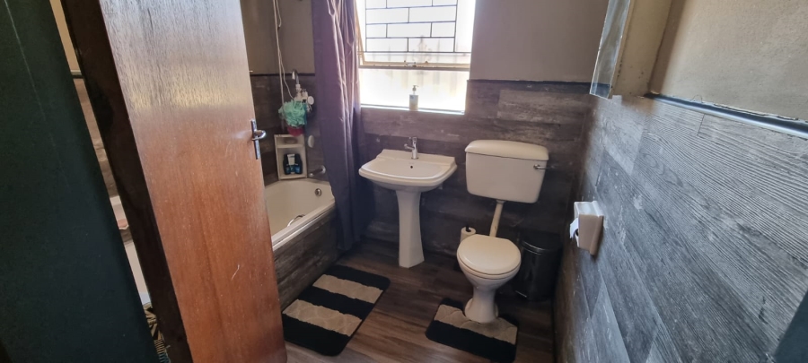 5 Bedroom Property for Sale in Klopperpark Gauteng