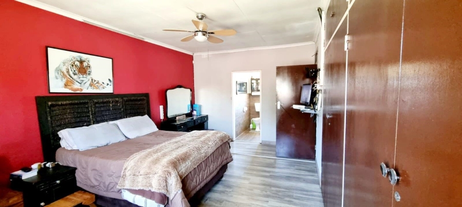 5 Bedroom Property for Sale in Klopperpark Gauteng