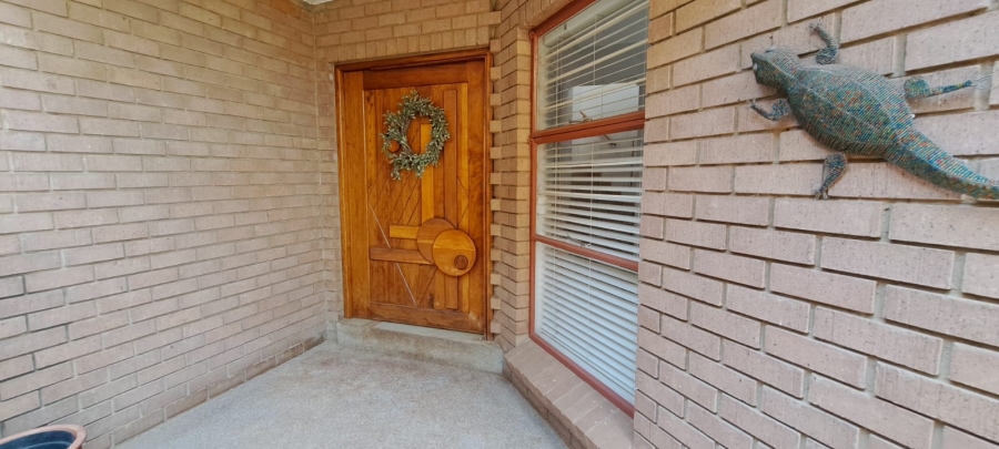 4 Bedroom Property for Sale in Eldoraigne Gauteng