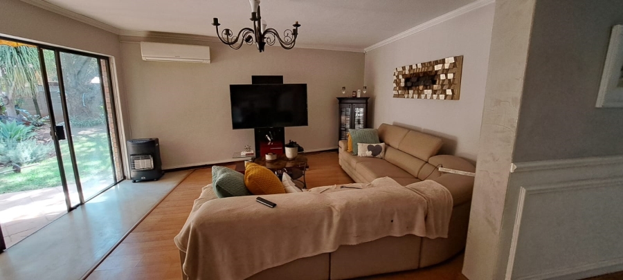 4 Bedroom Property for Sale in Eldoraigne Gauteng