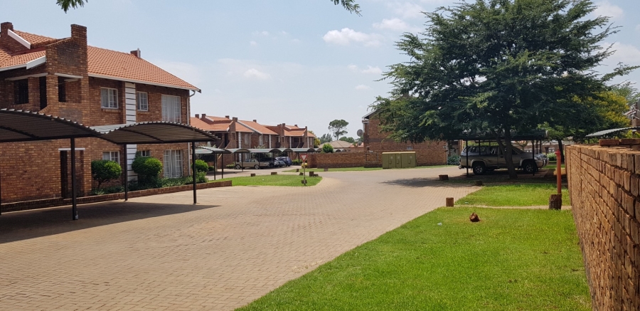 2 Bedroom Property for Sale in Pretoria North Gauteng