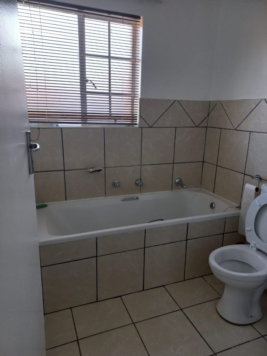 2 Bedroom Property for Sale in Pretoria North Gauteng