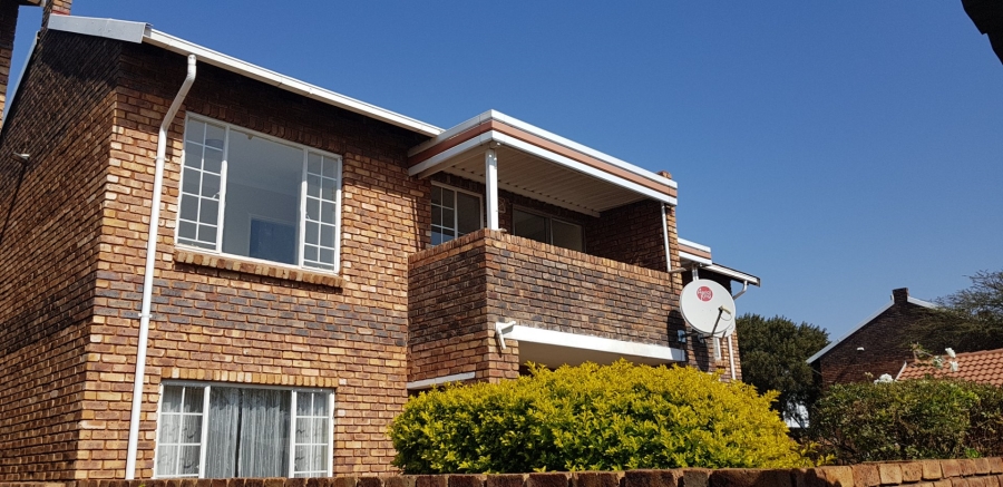 2 Bedroom Property for Sale in Pretoria North Gauteng