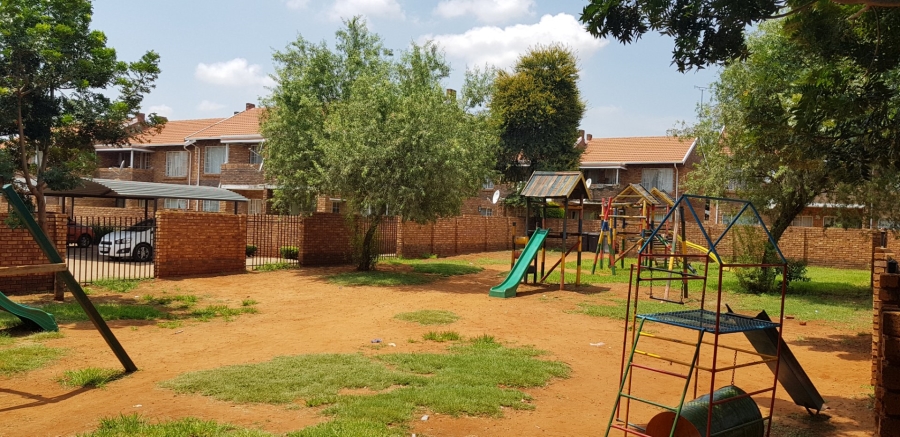 2 Bedroom Property for Sale in Pretoria North Gauteng