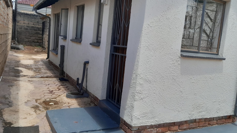 2 Bedroom Property for Sale in Soshanguve WW Gauteng