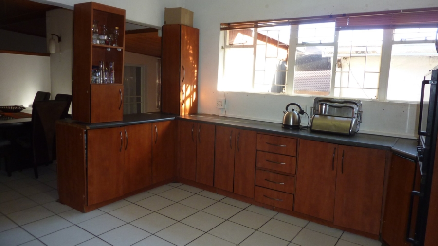 5 Bedroom Property for Sale in Mountain View Gauteng