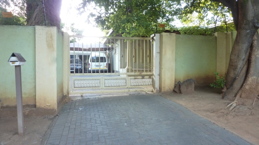 5 Bedroom Property for Sale in Mountain View Gauteng