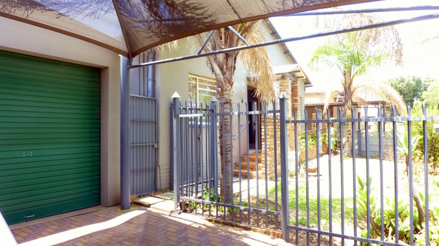 4 Bedroom Property for Sale in Mountain View Gauteng