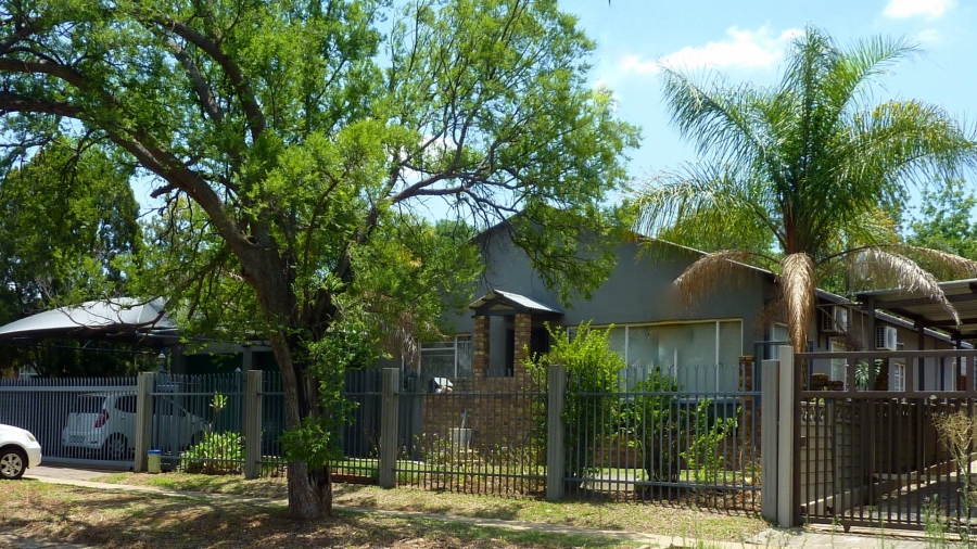 4 Bedroom Property for Sale in Mountain View Gauteng