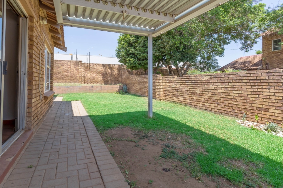 2 Bedroom Property for Sale in Wilgeheuwel Gauteng