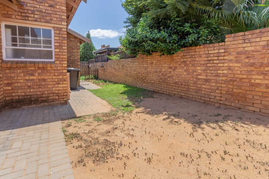 2 Bedroom Property for Sale in Wilgeheuwel Gauteng