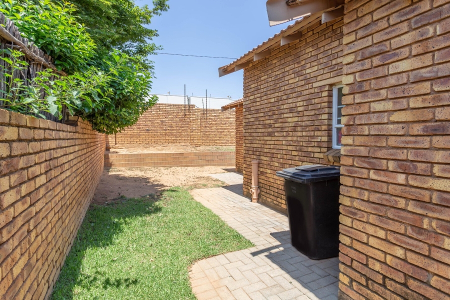 2 Bedroom Property for Sale in Wilgeheuwel Gauteng