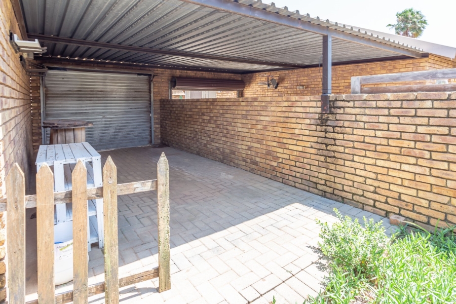 2 Bedroom Property for Sale in Wilgeheuwel Gauteng