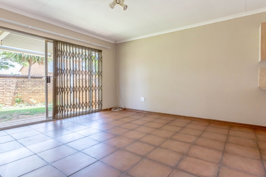 2 Bedroom Property for Sale in Wilgeheuwel Gauteng