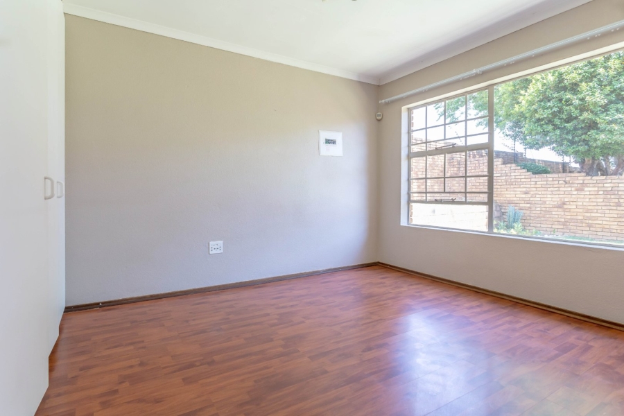 2 Bedroom Property for Sale in Wilgeheuwel Gauteng