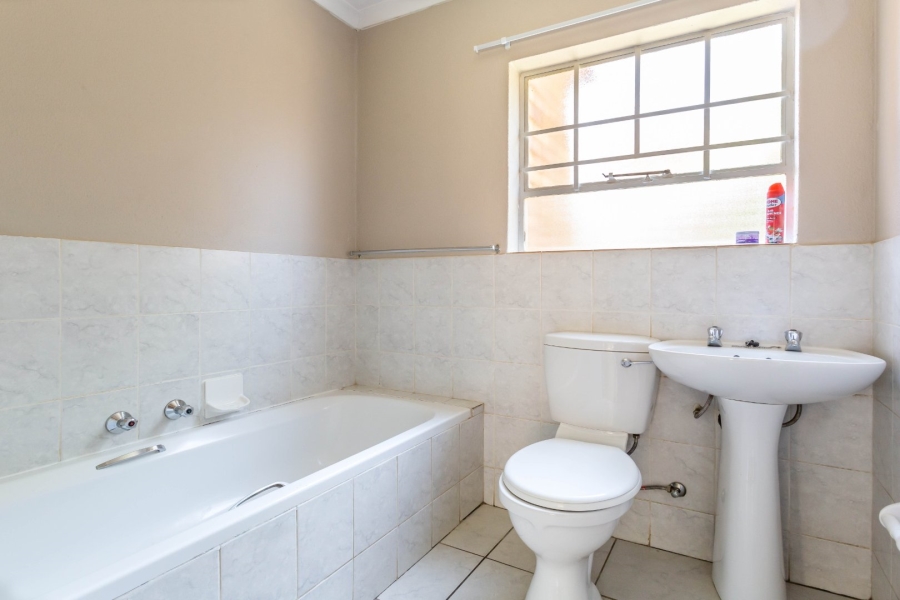 2 Bedroom Property for Sale in Wilgeheuwel Gauteng