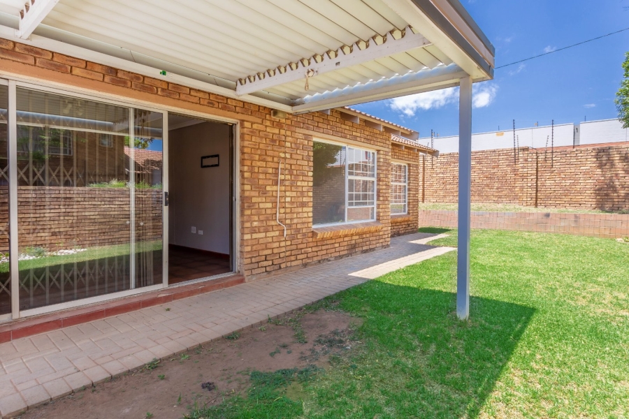 2 Bedroom Property for Sale in Wilgeheuwel Gauteng