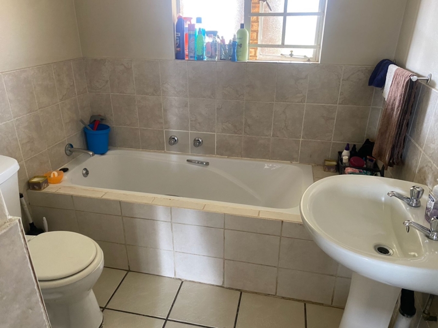 2 Bedroom Property for Sale in Erand Gardens Gauteng