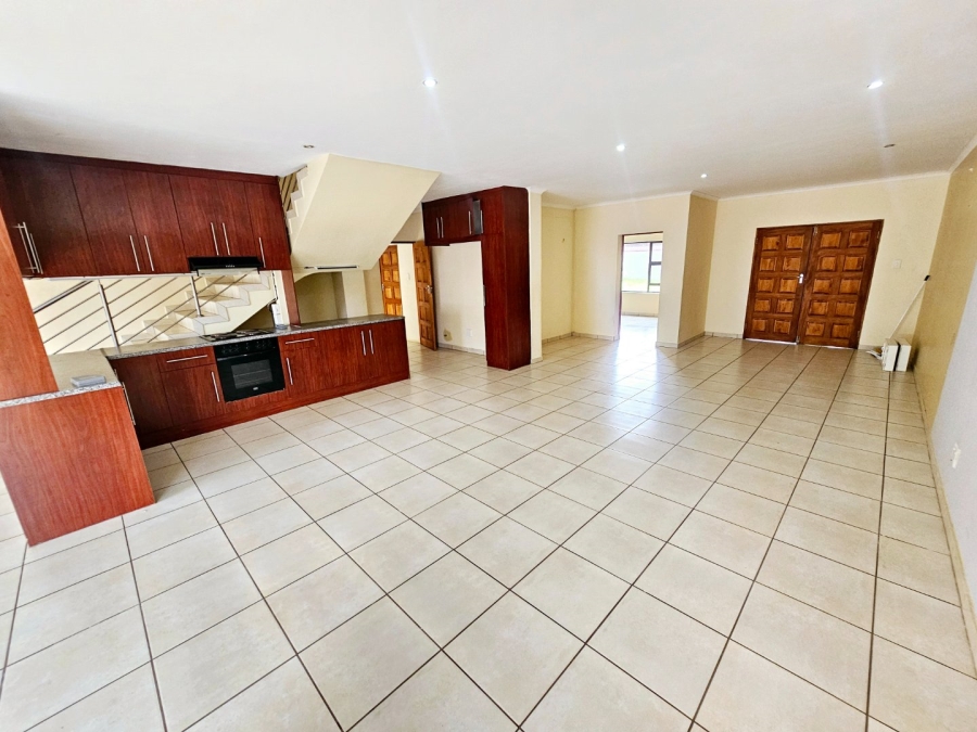 To Let 4 Bedroom Property for Rent in Monavoni Gauteng