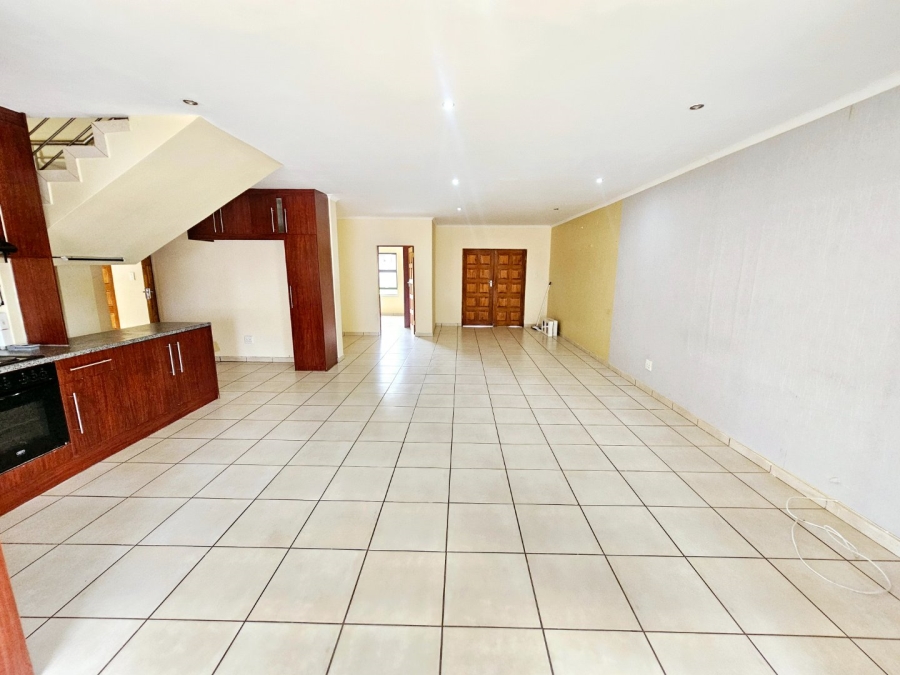 To Let 4 Bedroom Property for Rent in Monavoni Gauteng