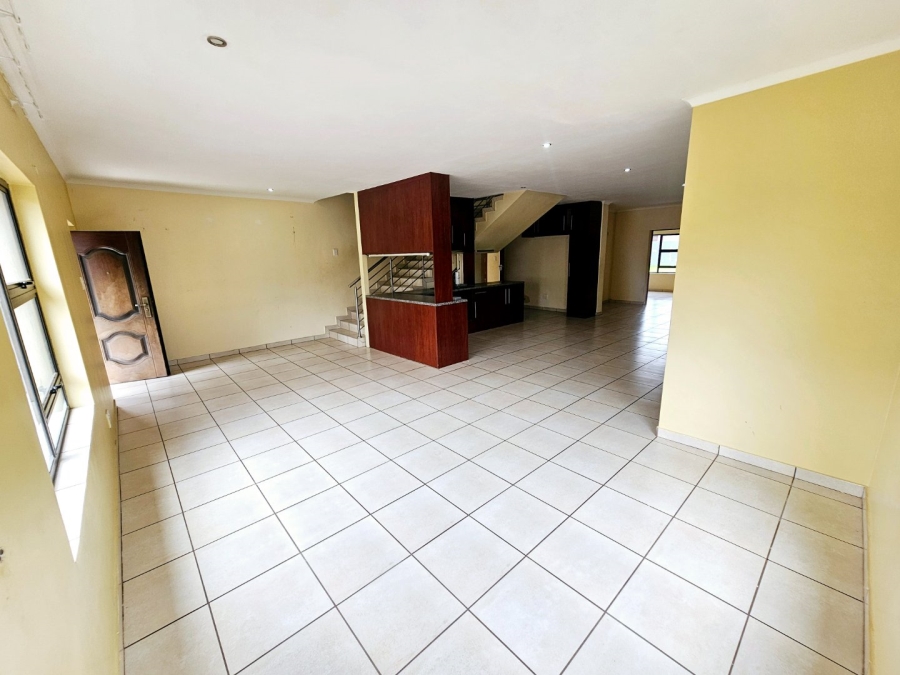 To Let 4 Bedroom Property for Rent in Monavoni Gauteng