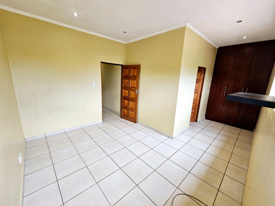 To Let 4 Bedroom Property for Rent in Monavoni Gauteng