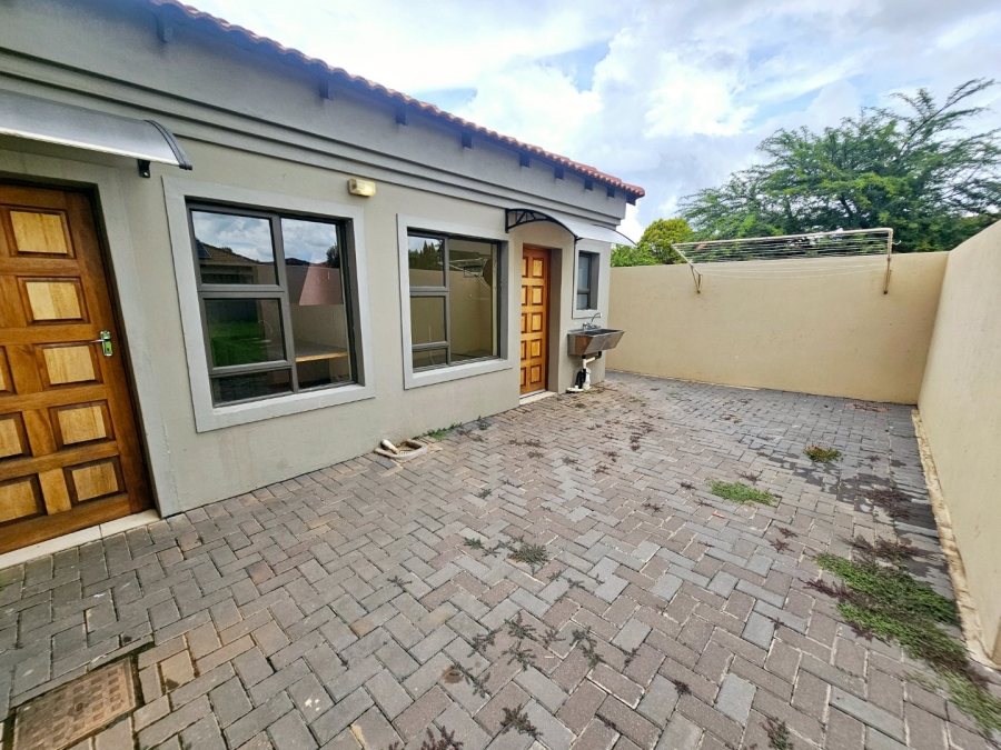 To Let 4 Bedroom Property for Rent in Monavoni Gauteng