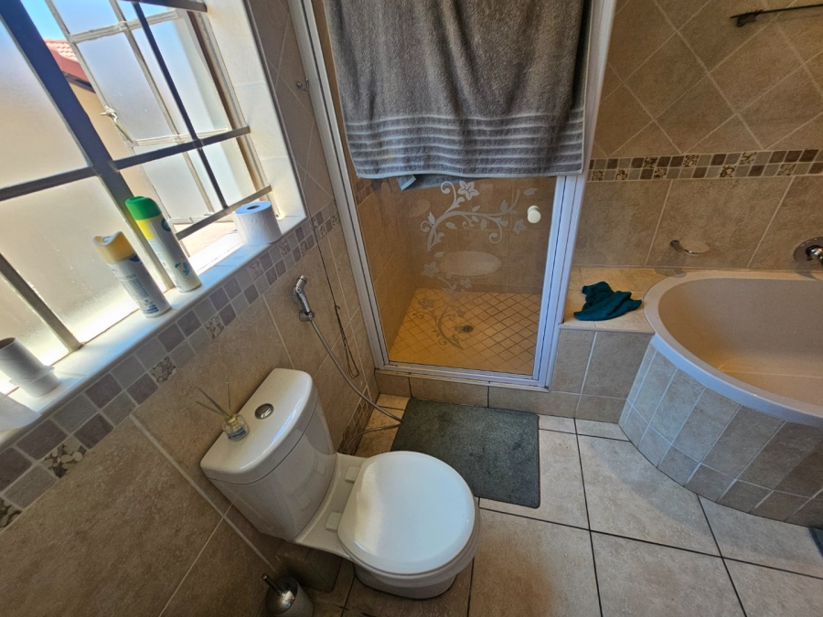 To Let 3 Bedroom Property for Rent in Thatchfield Gardens Gauteng