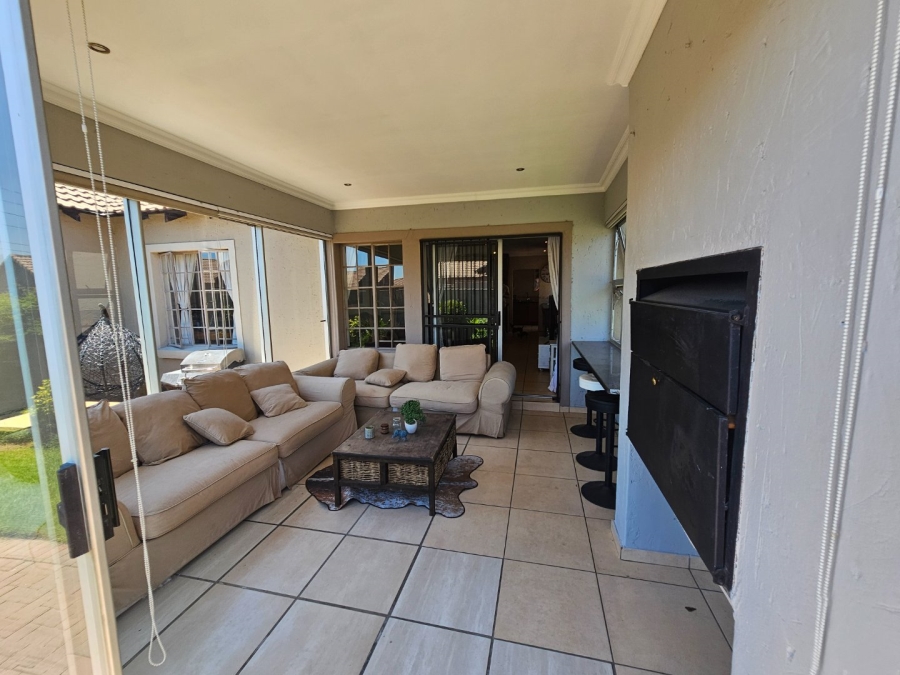 To Let 3 Bedroom Property for Rent in Thatchfield Gardens Gauteng