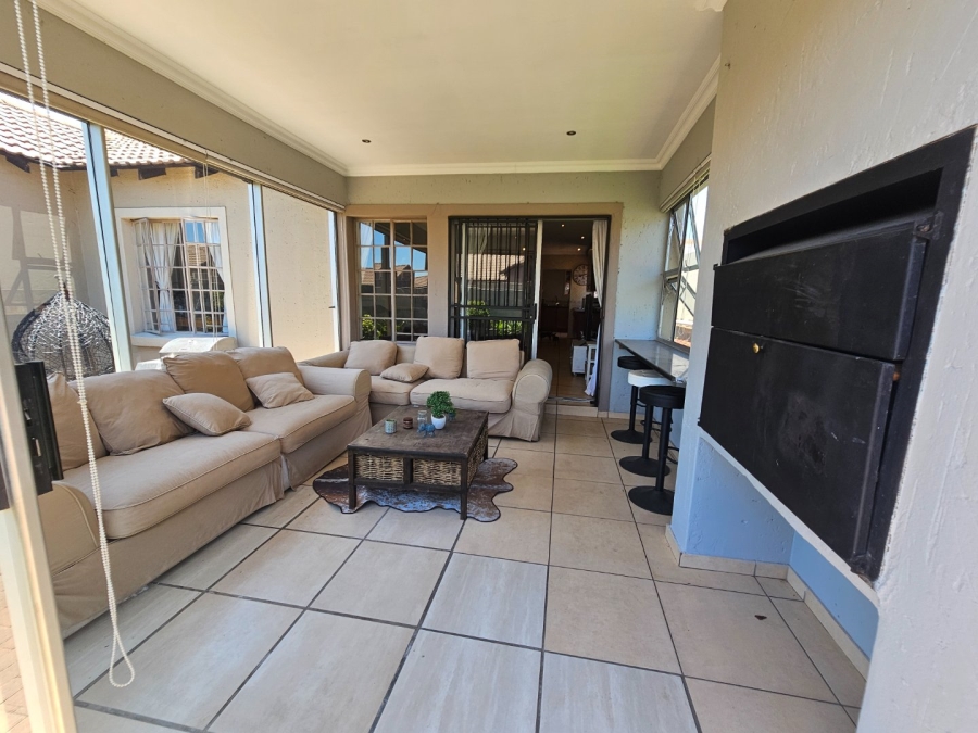 To Let 3 Bedroom Property for Rent in Thatchfield Gardens Gauteng