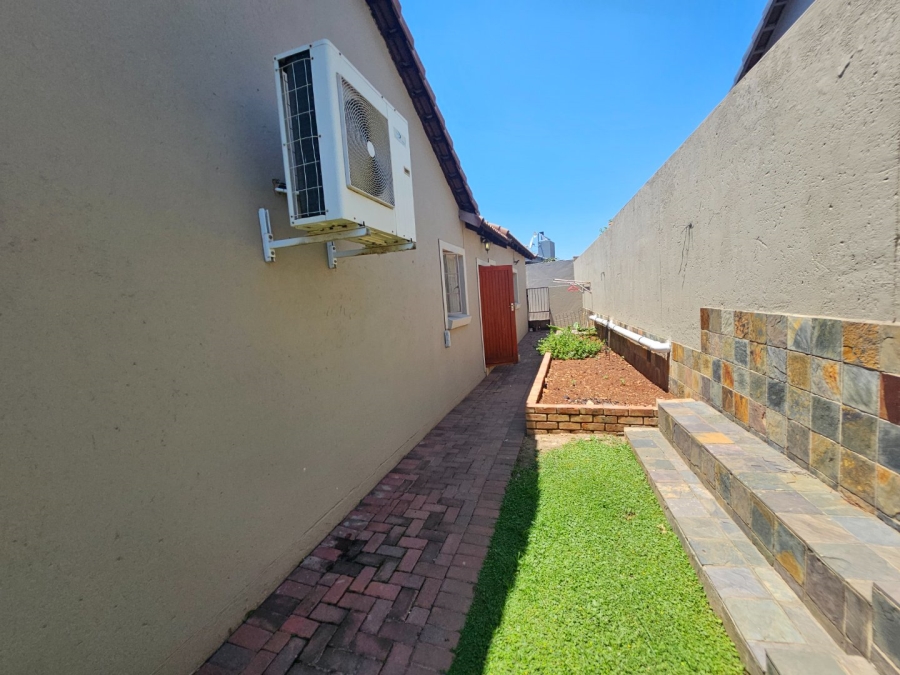 To Let 3 Bedroom Property for Rent in Thatchfield Gardens Gauteng