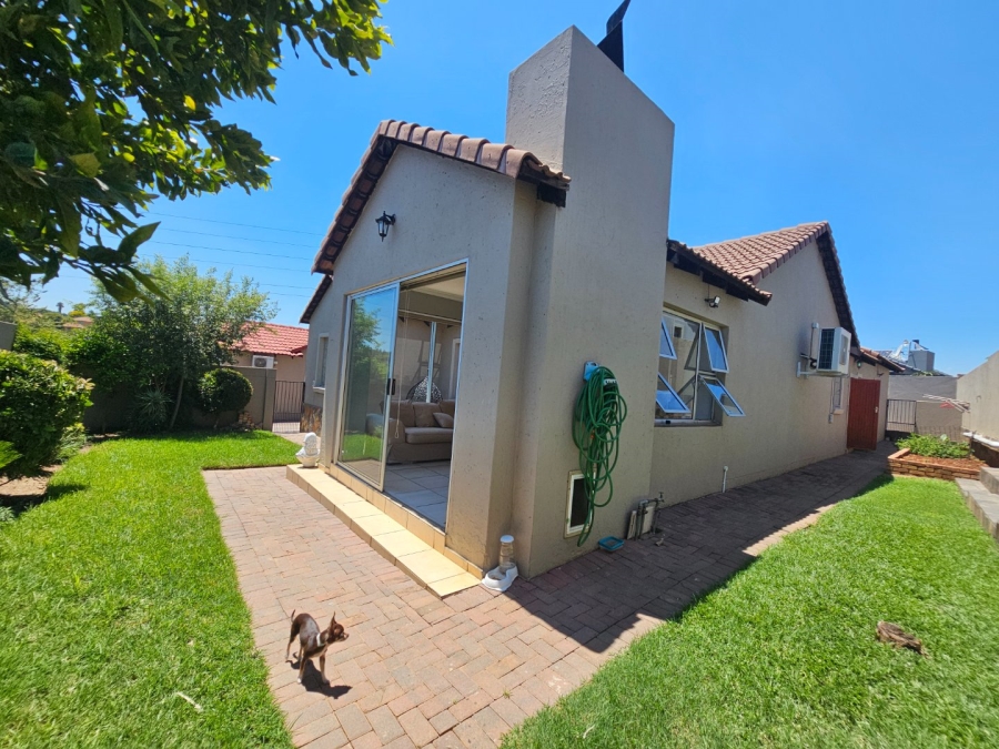 To Let 3 Bedroom Property for Rent in Thatchfield Gardens Gauteng