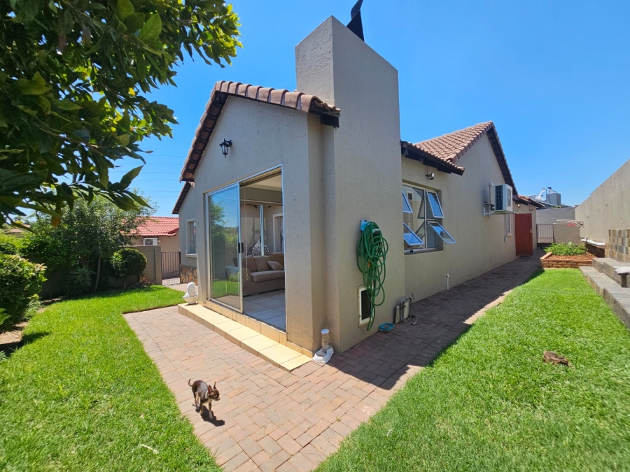 To Let 3 Bedroom Property for Rent in Thatchfield Gardens Gauteng