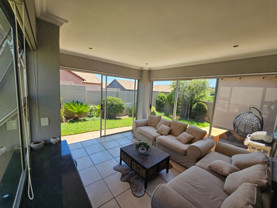 To Let 3 Bedroom Property for Rent in Thatchfield Gardens Gauteng