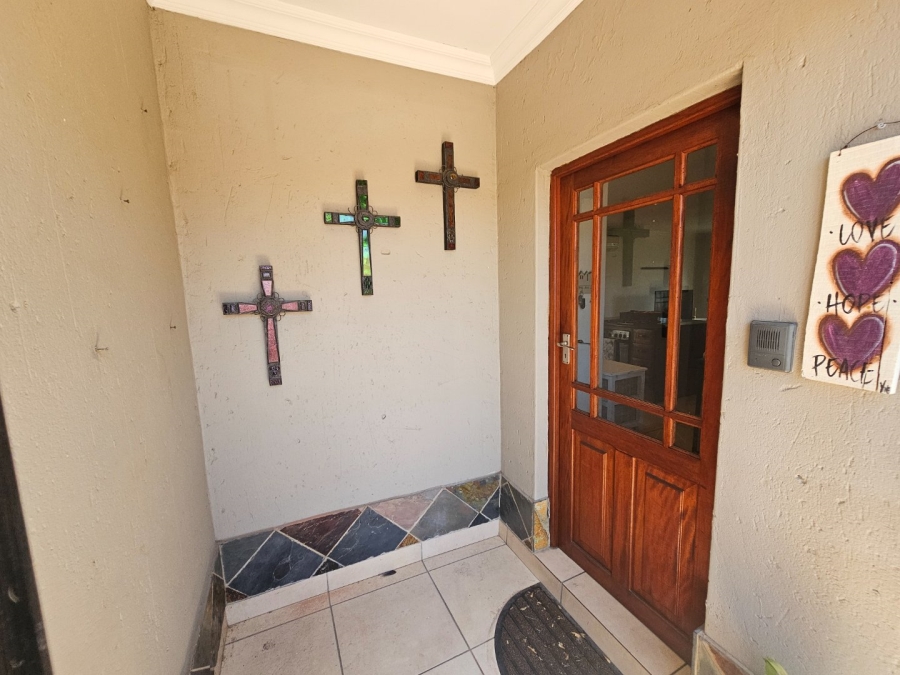 To Let 3 Bedroom Property for Rent in Thatchfield Gardens Gauteng