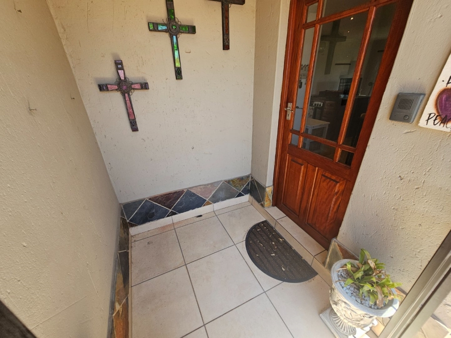 To Let 3 Bedroom Property for Rent in Thatchfield Gardens Gauteng