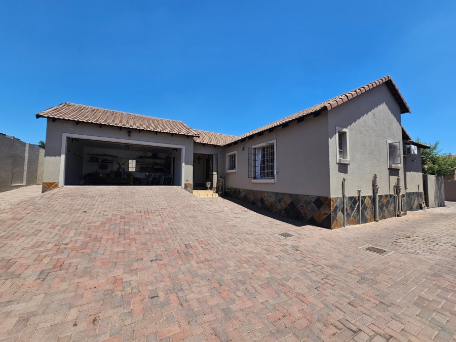 To Let 3 Bedroom Property for Rent in Thatchfield Gardens Gauteng