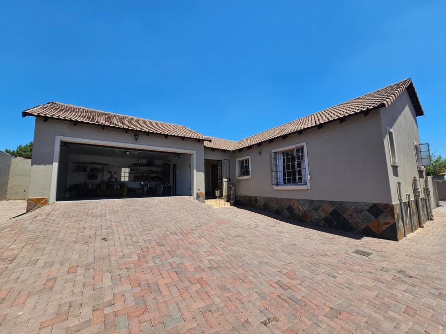 To Let 3 Bedroom Property for Rent in Thatchfield Gardens Gauteng