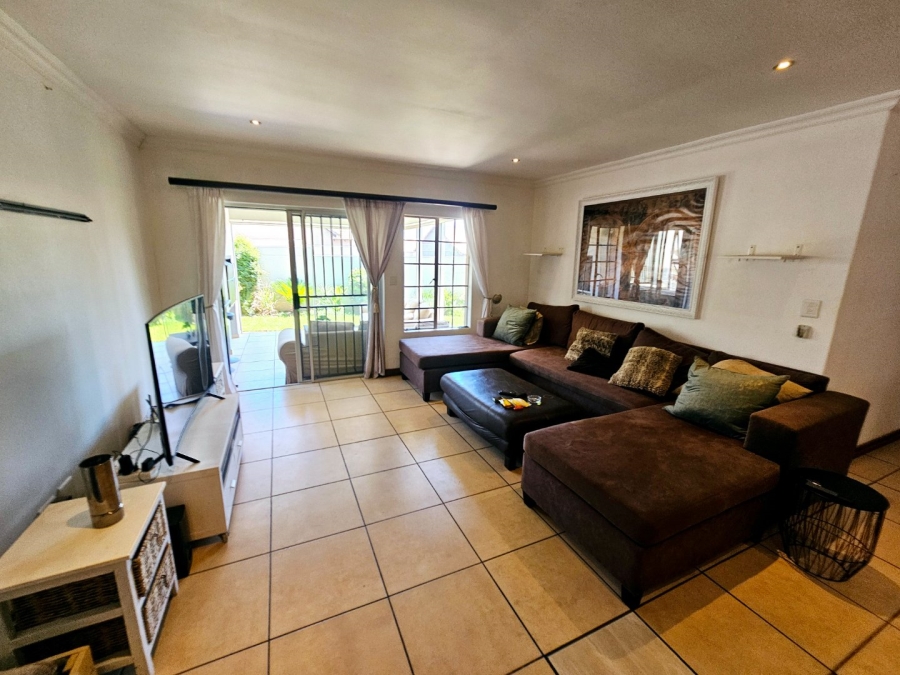 To Let 3 Bedroom Property for Rent in Thatchfield Gardens Gauteng