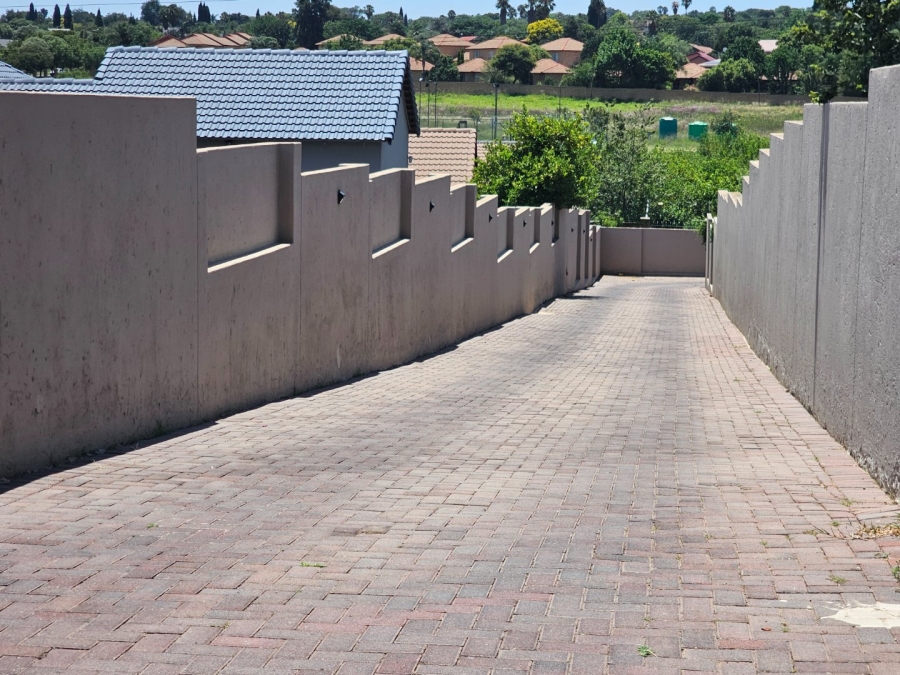 To Let 3 Bedroom Property for Rent in Thatchfield Gardens Gauteng