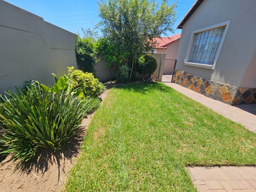 To Let 3 Bedroom Property for Rent in Thatchfield Gardens Gauteng