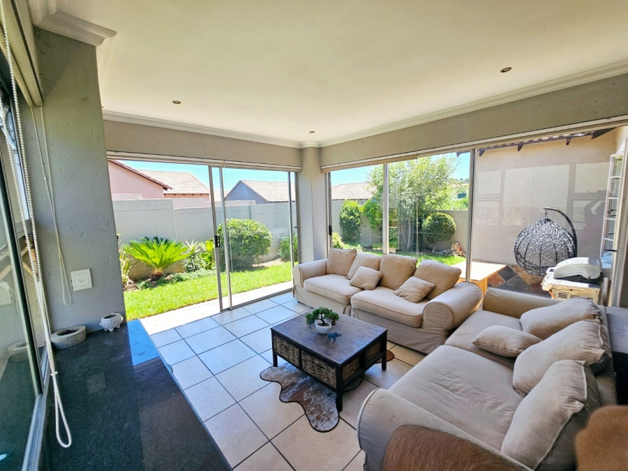 To Let 3 Bedroom Property for Rent in Thatchfield Gardens Gauteng