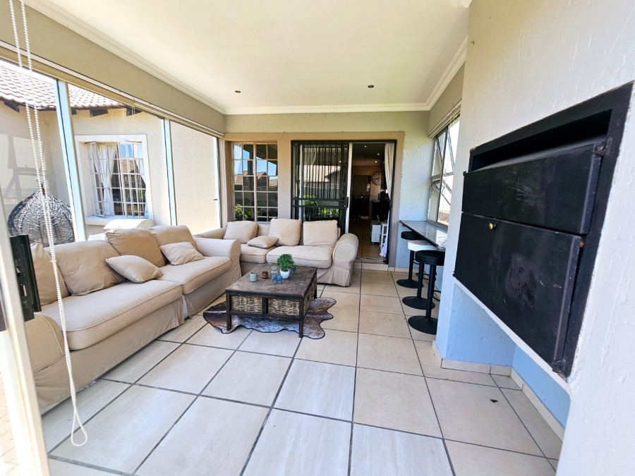 To Let 3 Bedroom Property for Rent in Thatchfield Gardens Gauteng