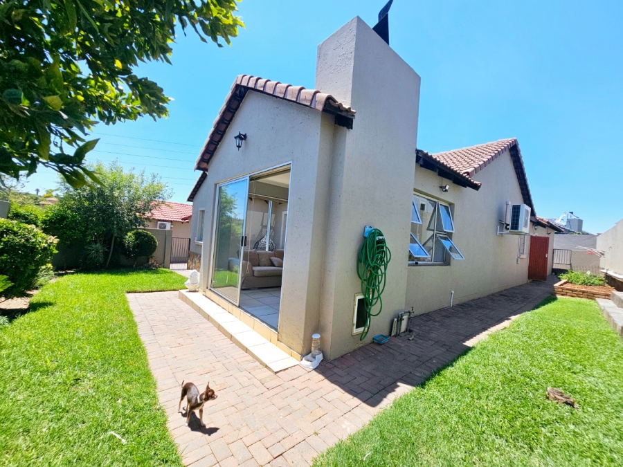 To Let 3 Bedroom Property for Rent in Thatchfield Gardens Gauteng