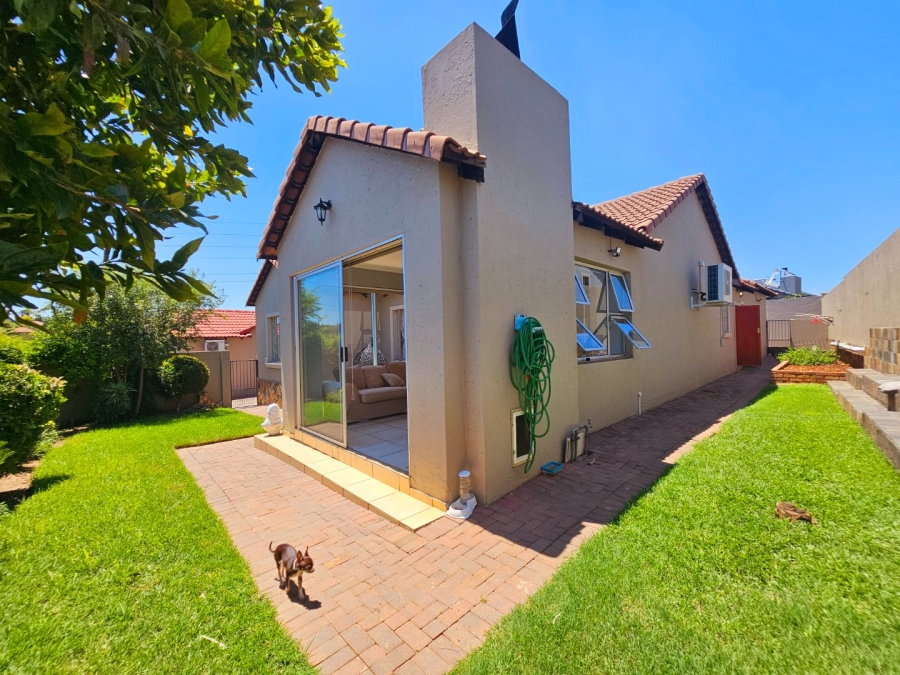 To Let 3 Bedroom Property for Rent in Thatchfield Gardens Gauteng