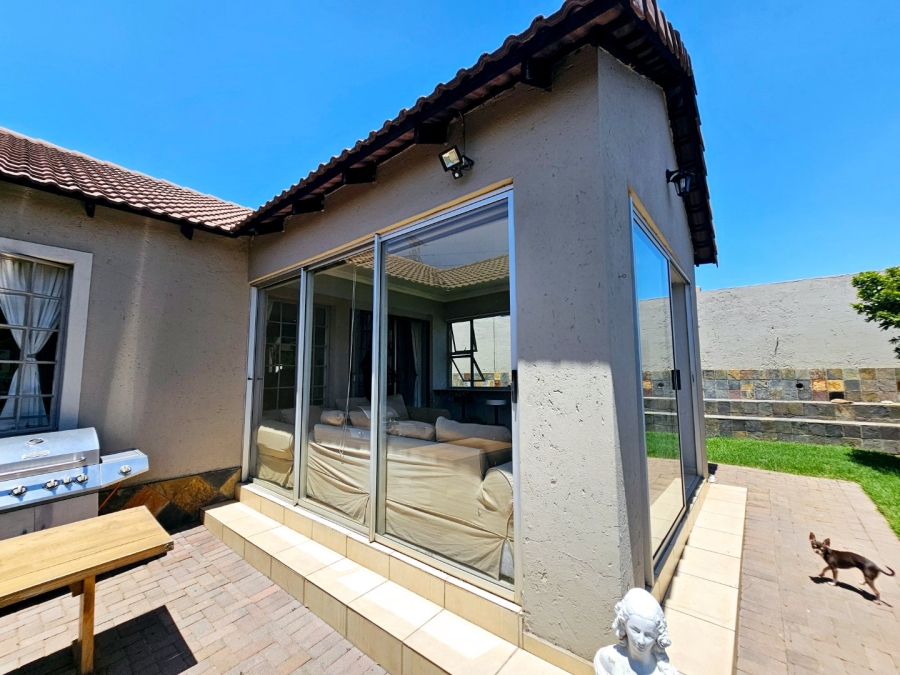 To Let 3 Bedroom Property for Rent in Thatchfield Gardens Gauteng