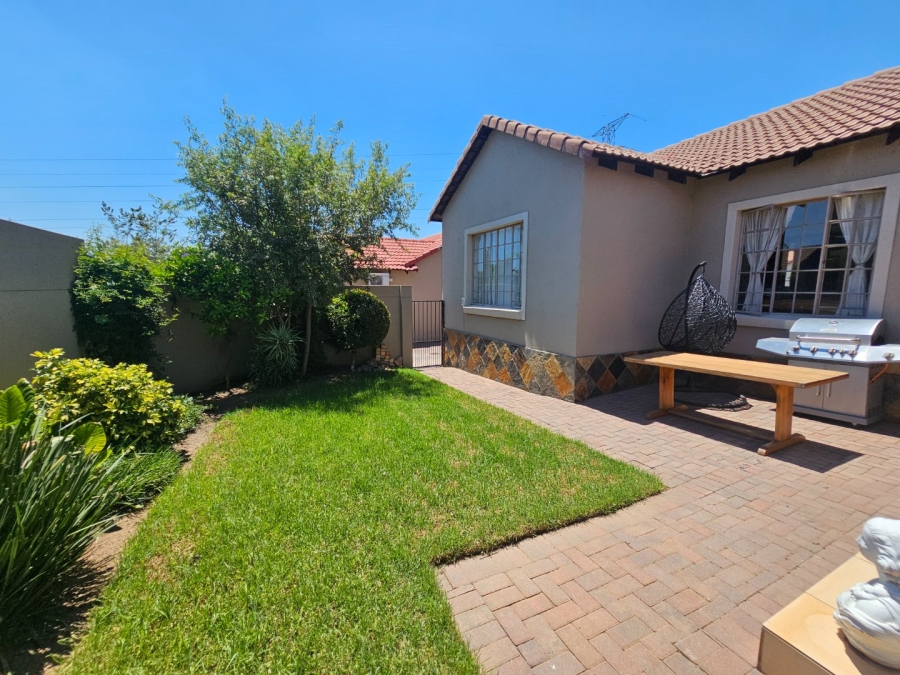 To Let 3 Bedroom Property for Rent in Thatchfield Gardens Gauteng