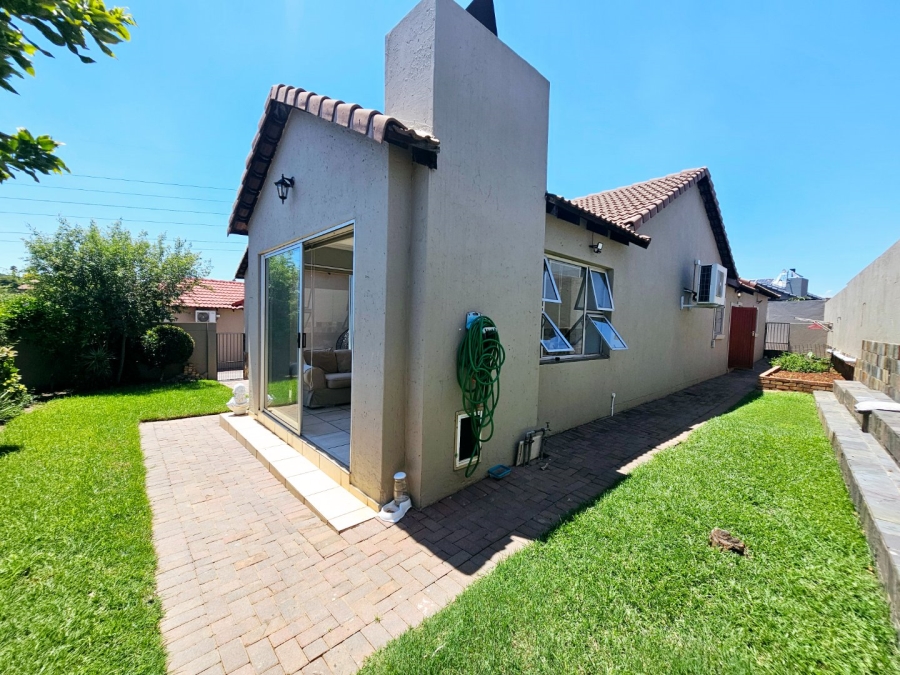 To Let 3 Bedroom Property for Rent in Thatchfield Gardens Gauteng