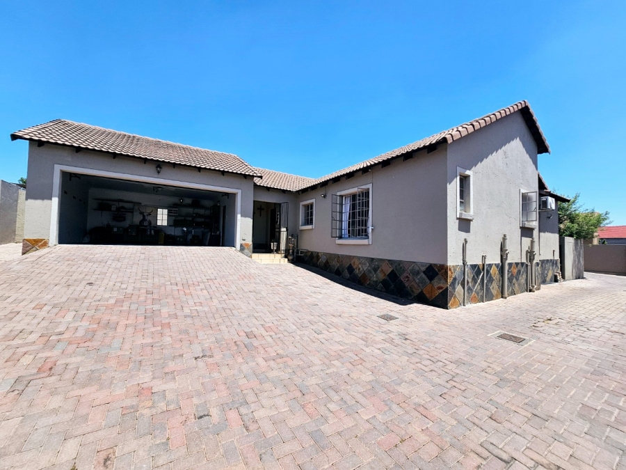 To Let 3 Bedroom Property for Rent in Thatchfield Gardens Gauteng