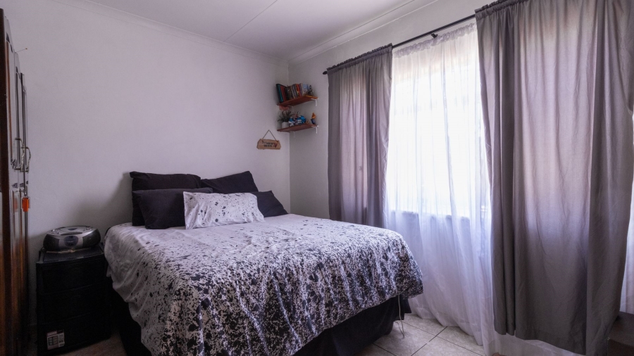  Bedroom Property for Sale in Lenasia Ext 6 Gauteng